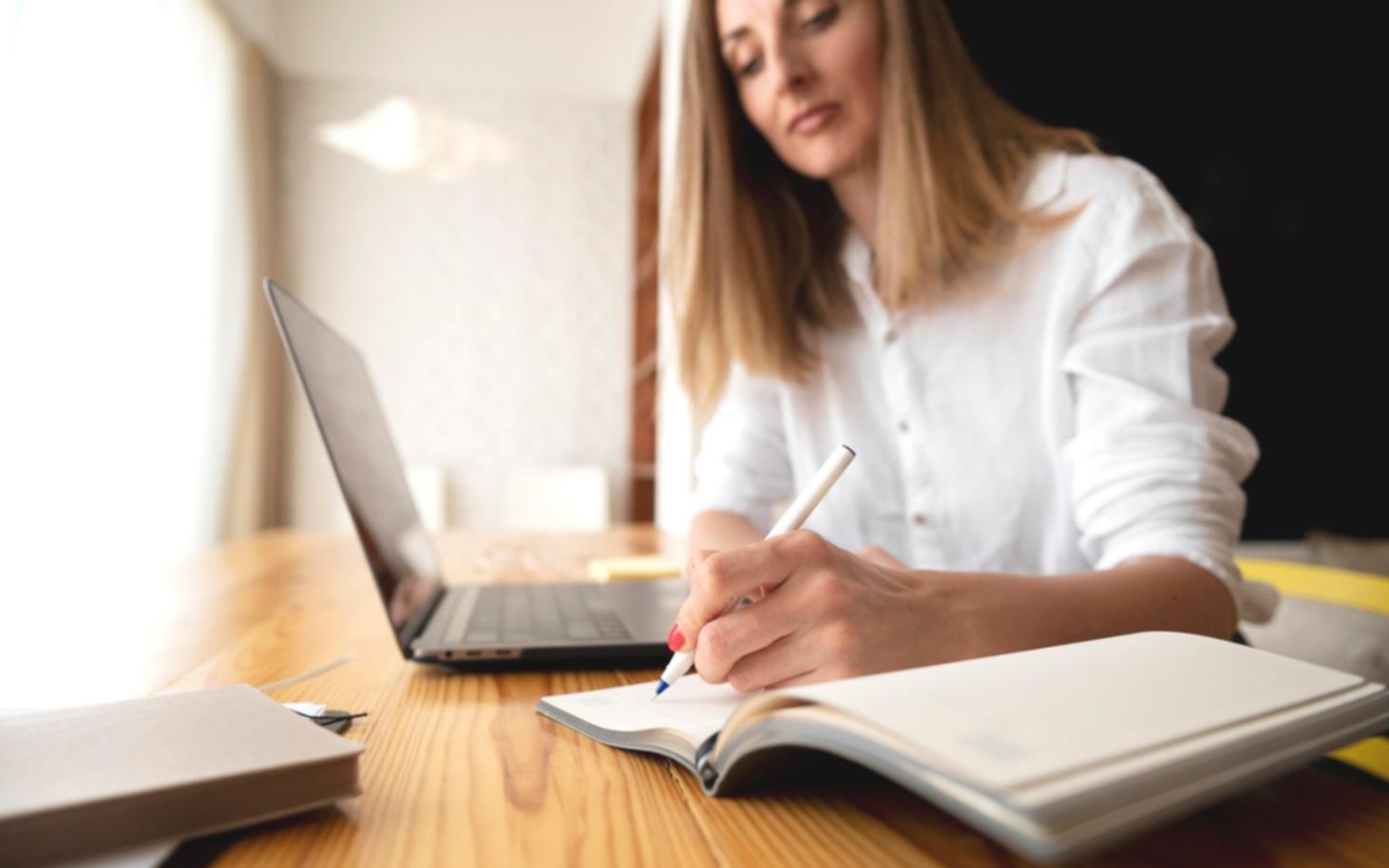Vista exterior del edificio Novarcatalyst en Calle Paraíso 10, Oviedo - Referencia visual para visitantes